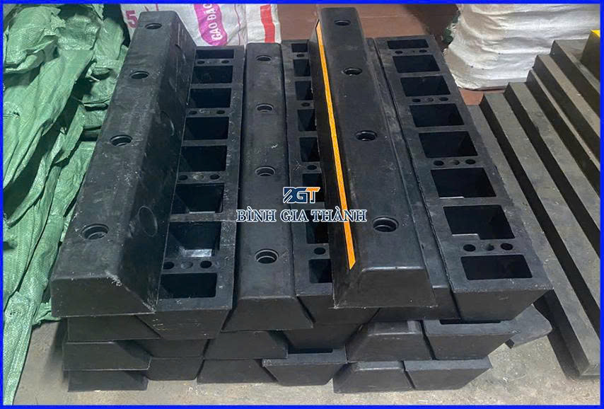 CỤC CHẶN LÙI XE 120x150x750mm CỤC CHẶN LÙI XE 120x150x750mm