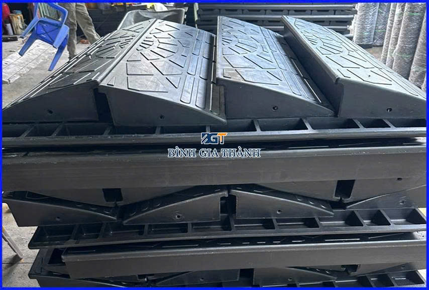 CAO SU KÊ BẬC THỀM - BẬC TAM CẤP CAO SU KÊ BẬC THỀM - BẬC TAM CẤP