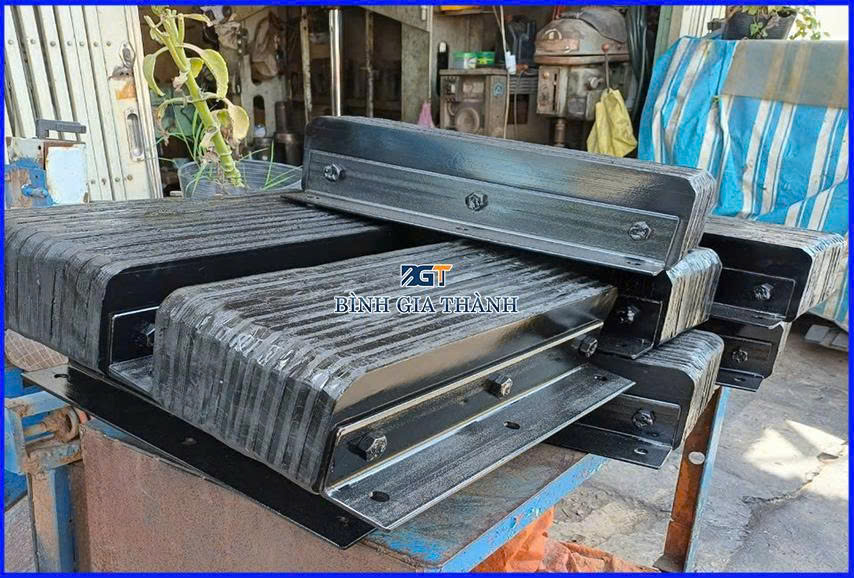 CAO SU GIẢM CHẤN DẠNG ÉP/DÁN LỚP CAO SU GIẢM CHẤN DẠNG ÉP/DÁN LỚP