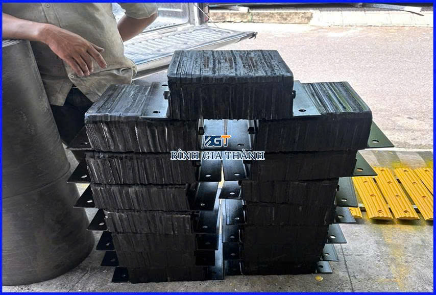 CAO SU GIẢM CHẤN DẠNG ÉP/DÁN LỚP CAO SU GIẢM CHẤN DẠNG ÉP/DÁN LỚP
