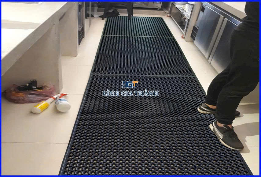 cao-su-chong-tron-truot-khu-vuc-pha-che