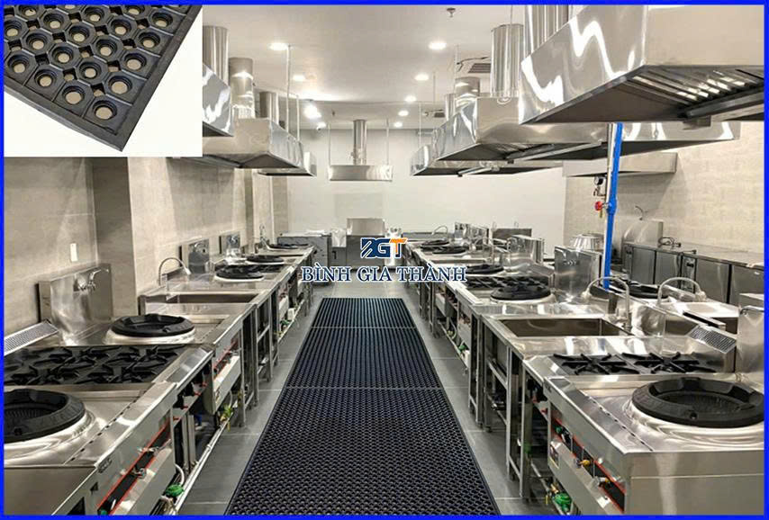 cao-su-chong-truot-co-lo-thoat-nuoc