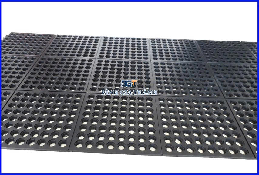 cao-su-chong-tron-truot-khu-vuc-pha-che