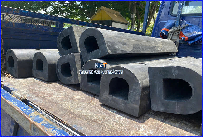 CAO SU GIẢM CHẤN CHỬ D (150mm x 150mm x 1000mm) CAO SU GIẢM CHẤN CHỬ D (150mm x 150mm x 1000mm)