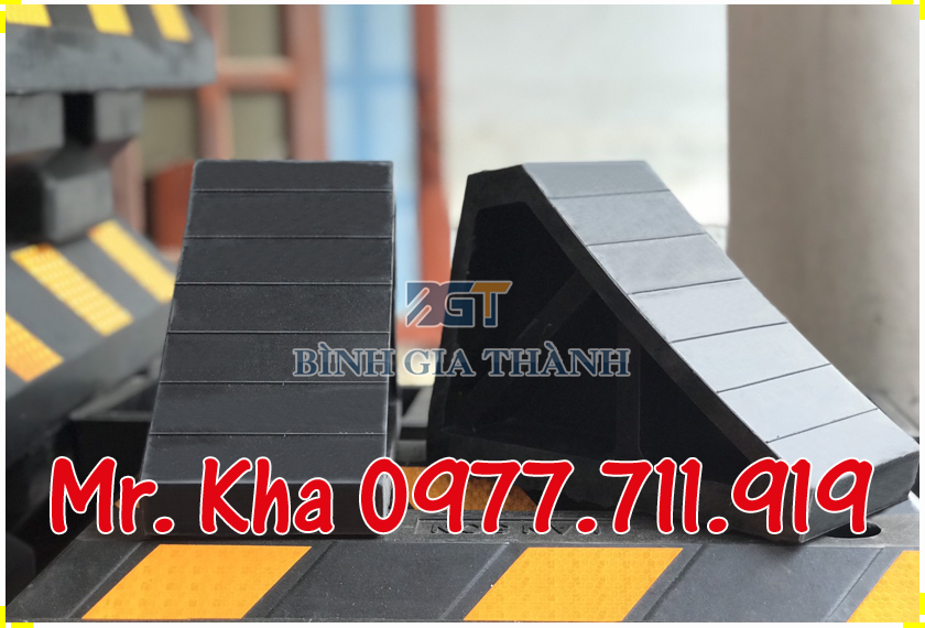 Chan lui xe di dong 03