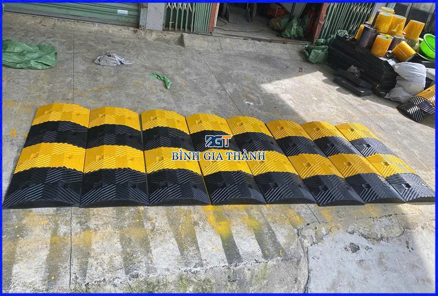 Go-giam-toc-cao-su-phan-quang