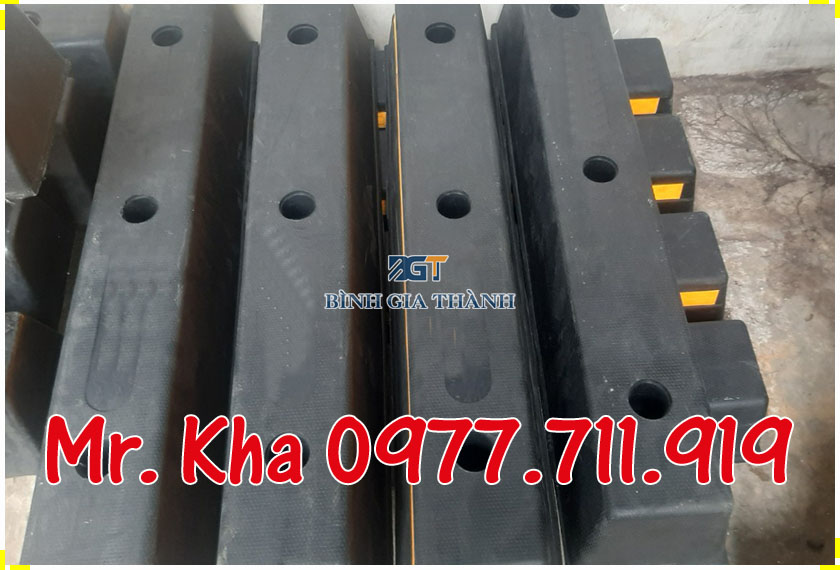 CỤC CHẶN LÙI BÁNH XE CAO SU Ô TÔ BGT CỤC CHẶN LÙI BÁNH XE CAO SU Ô TÔ BGT