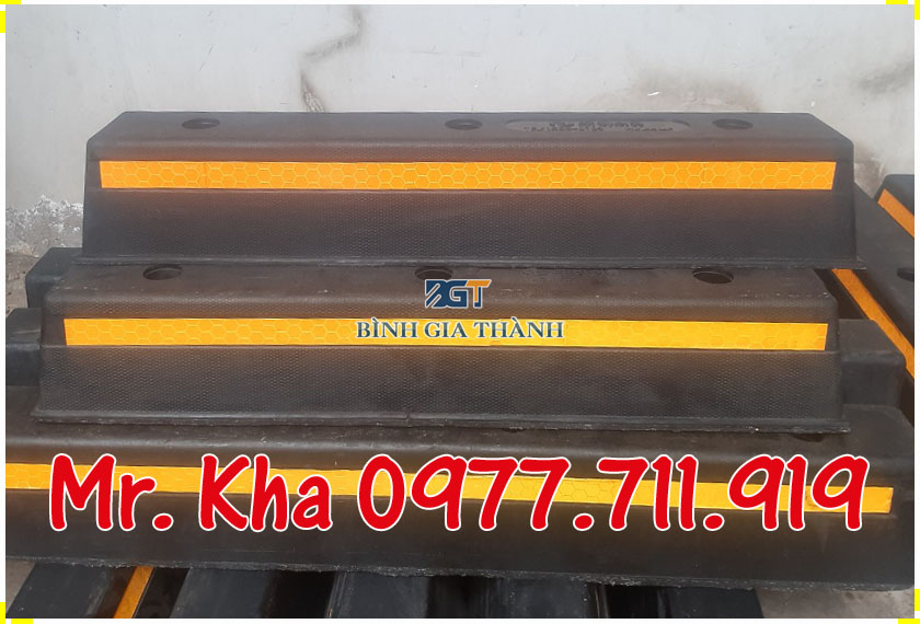 CỤC CHẶN LÙI BÁNH XE CAO SU Ô TÔ BGT CỤC CHẶN LÙI BÁNH XE CAO SU Ô TÔ BGT