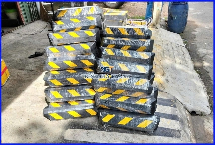 CỤC CHẶN LÙI XE 110x160x560mm