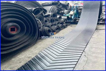 CAO SU BĂNG TẢI CÓ GÂN