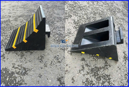 CỤC CANH BÁNH XE BẰNG CAO SU HÌNH TAM GIÁC