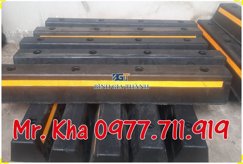 CỤC CHẶN LÙI BÁNH XE CAO SU Ô TÔ BGT CỤC CHẶN LÙI BÁNH XE CAO SU Ô TÔ BGT