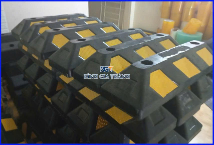 CỤC CHẶN LÙI XE BẰNG CAO SU