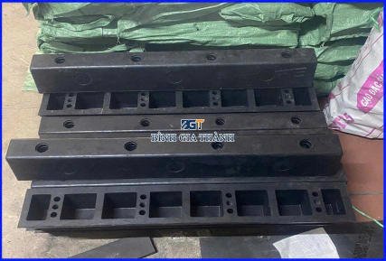 CỤC CHẶN LÙI XE BẰNG CAO SU