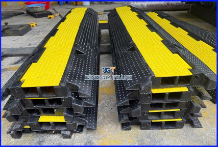 GỜ CAO SU LUỒN DÂY ĐIỆN NGẦM