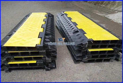 GỜ GIẢM TỐC 3 RÃNH BẢO VỆ DÂY ĐIỆN, ÔNG NƯỚC