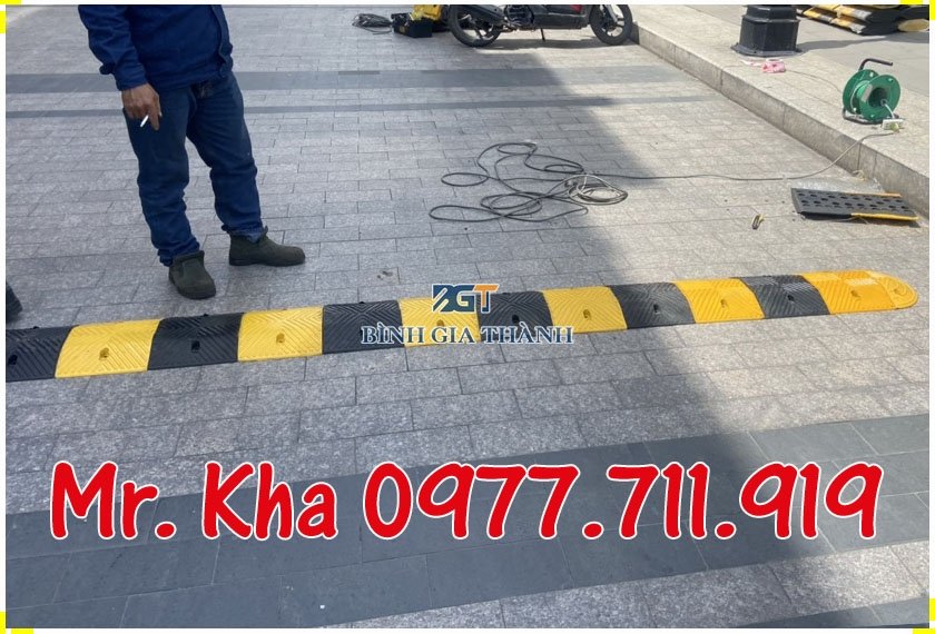 GỜ GIẢM TỐC BẰNG CAO SU 01   GỜ GIẢM TỐC BẰNG CAO SU 01