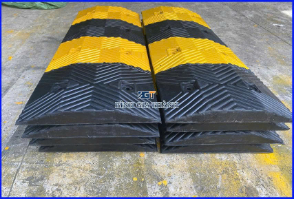 GỜ GIẢM TỐC BẰNG CAO SU PHẢN QUANG