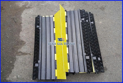 GỜ GIẢM TỐC CAO SU BẢO VỆ LUỒN DÂY ĐIỆN LOẠI 5 KHE