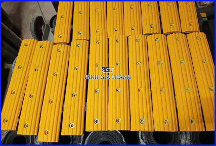 GỜ GIẢM TỐC CHO XE MÁY BẰNG CAO SU