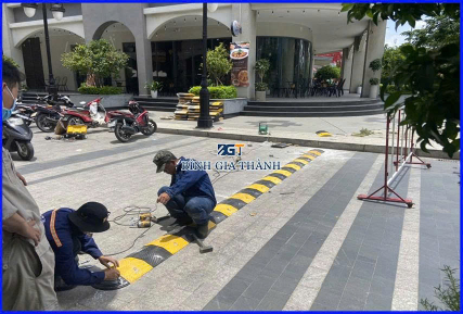 GỜ GIẢM TỐC Ô TÔ BẰNG CAO SU