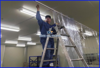 LĂP ĐẶT MÀN NHỰA PVC TRONG SUỐT CHO PHÒNG SẠCH và BÁO GIÁ LẮP ĐẶT MÀN NHỰA PVC 2025