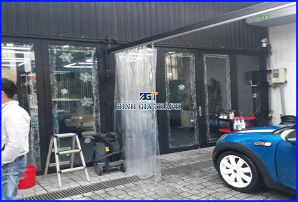 MÀN NGĂN NƯỚC RỬA XE