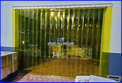 MÀN NHỰA PVC MÀU VÀNG TRONG SUỐT VÀ BÁO GIÁ LẮP ĐẶT MÀN NHỰA MỚI NHẤT