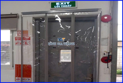 MÀN NHỰA PVC TỰ HÍT