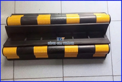 ỐP CỘT CAO SU PHẢN QUANG BO TRÒN