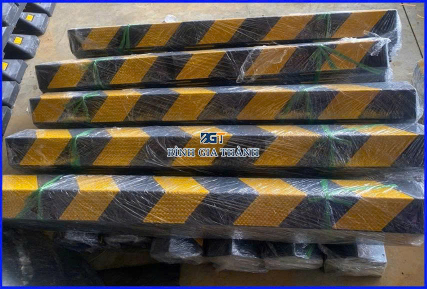 ỐP GÓC CỘT CAO SU PHẢN QUANG VÀNG ĐEN BẢO VỆ GÓC TƯỜNG