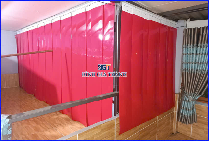 RÈM PVC NGĂN LẠNH MÀU ĐỎ