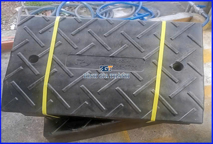 TẤM KÊ BẬC THỀM BẰNG CAO SU