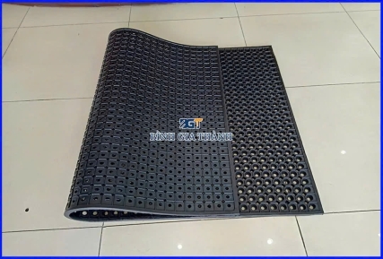 THẢM CAO SU CHỐNG TRƯỢT CHO HỒ BƠI