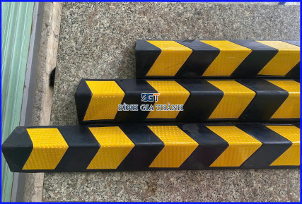 THANH ỐP CỘT 1M BẰNG CAO SU GIẢM CHẤN