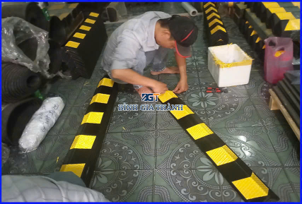 THANH ỐP CỘT 1M BẰNG CAO SU GIẢM CHẤN