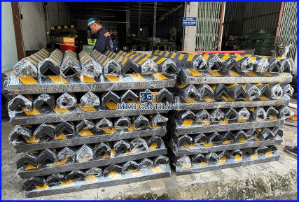 THANH ỐP CỘT CAO SU DẠNG CHỮ V, PHẢN QUANG VÀNG