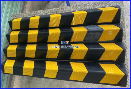 THANH ỐP CỘT CAO SU DẠNG V CAO 120CM