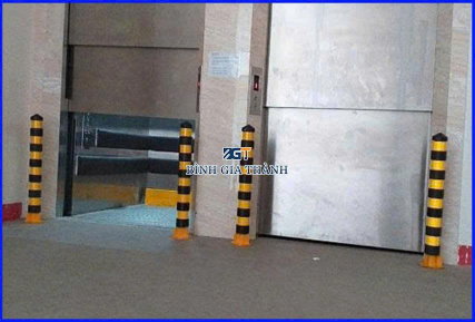 TRỤ CHỐNG VA CỬA THANG MÁY