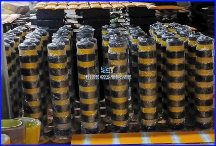 TRỤ TIÊU PHÂN LÀN BẰNG CAO SU CAO 1000MM